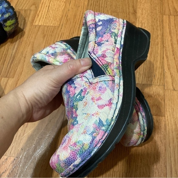 6.5 KLOGS FOOTWEAR Naples Collection Clogs great for someone on their feet a lot - Picture 5 of 15